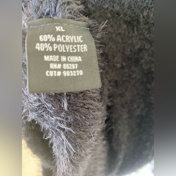 Vertigo NWT Black Fuzzy Sweater with Sequin Details - Picture 4 of 8